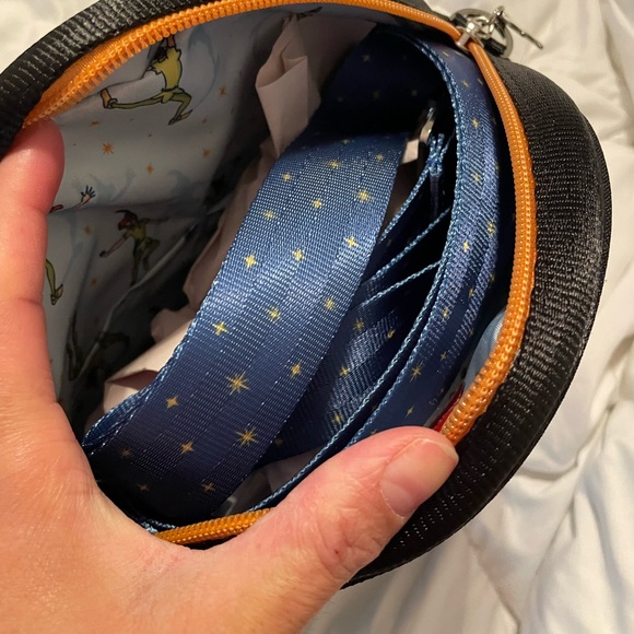 Circle crossbody / Disney Big Ben clock Peter Pan Harvey’s seatbelt bag - Picture 2 of 4